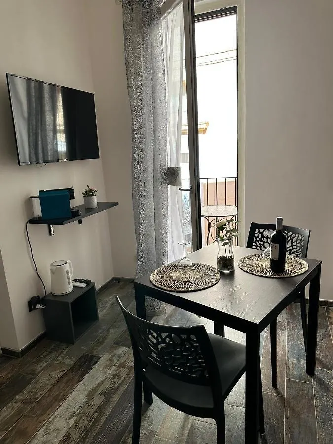 Home J&J Bari 0*,  Italien